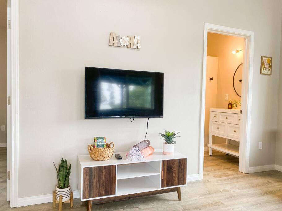 Hibiscus Hale, Full Kitchen, King Bed, Parking Apartment Keaau Exterior photo