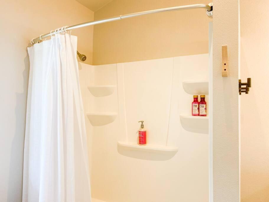 Hibiscus Hale, Full Kitchen, King Bed, Parking Apartment Keaau Exterior photo